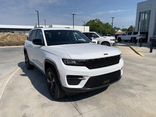 2025 Jeep Grand Cherokee Laredo