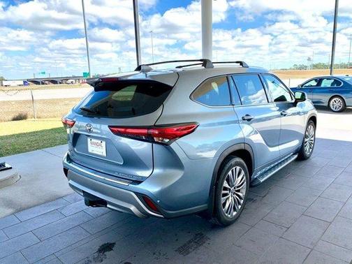 2022 Toyota Highlander Platinum