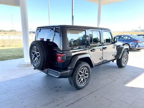 2024 Jeep Wrangler Sahara