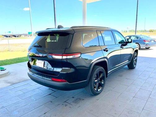 2025 Jeep Grand Cherokee L Laredo