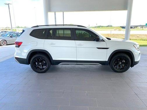 2024 Volkswagen Atlas 2.0T Peak Edition SE w/Technology