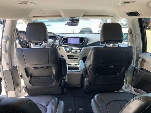 2024 Chrysler Pacifica Touring-L