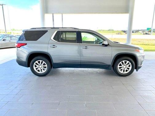 Satin Steel Metallic 2019 Chevrolet Traverse LT Cloth