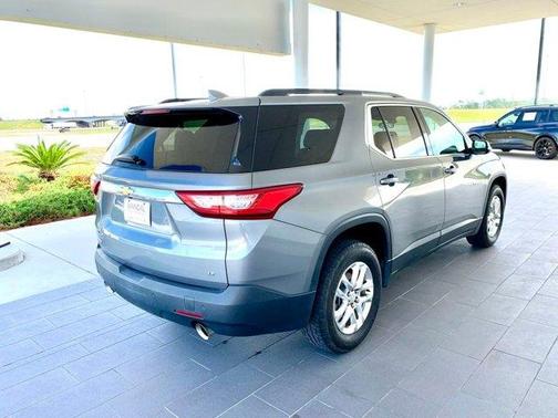 Satin Steel Metallic 2019 Chevrolet Traverse LT Cloth