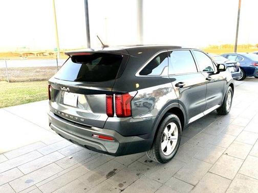 2022 Kia Sorento LX
