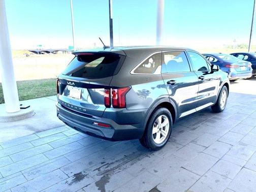 2022 Kia Sorento LX
