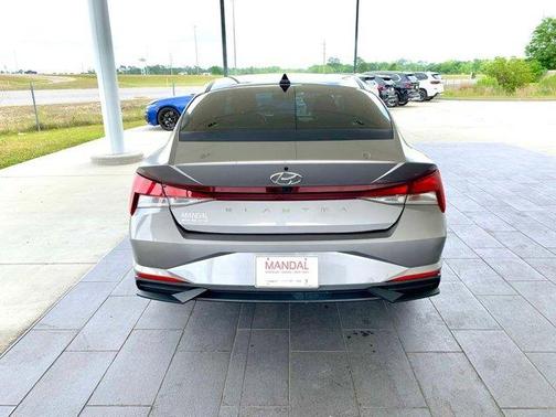 Metal 2022 Hyundai ELANTRA SEL