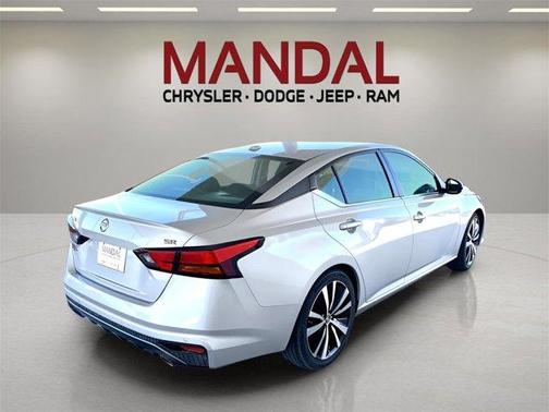 2022 Nissan Altima 2.5 SR