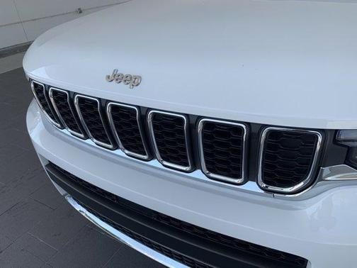 2024 Jeep Grand Cherokee L Laredo