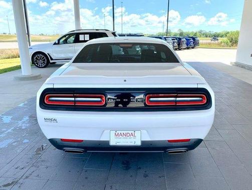 Ivory White Tri-Coat Pearl 2015 Dodge Challenger SXT Plus