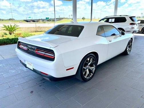 Ivory White Tri-Coat Pearl 2015 Dodge Challenger SXT Plus