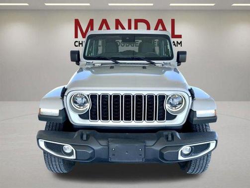 Silver Zynith Clearcoat 2024 Jeep Wrangler Sahara