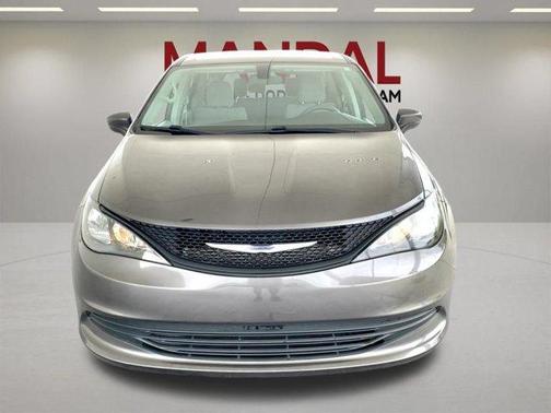 Granite Crystal Clearcoat Metallic 2020 Chrysler Voyager L