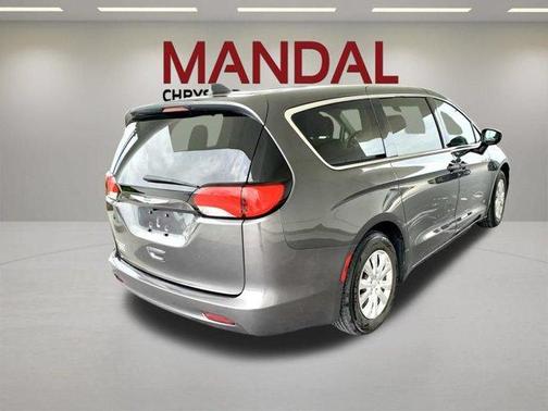 Granite Crystal Clearcoat Metallic 2020 Chrysler Voyager L