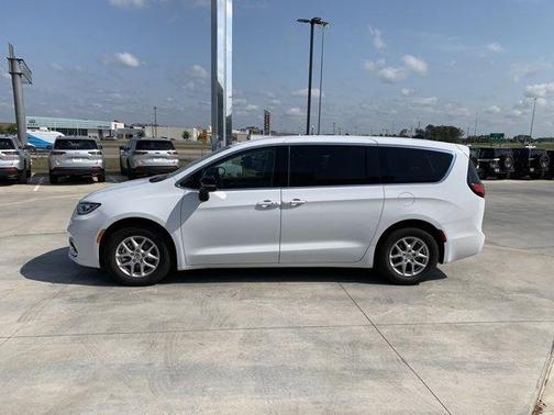 2024 Chrysler Pacifica Touring-L
