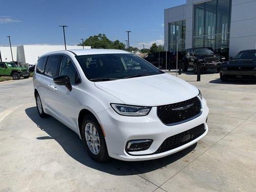 2024 Chrysler Pacifica Touring-L