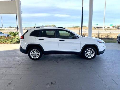 2016 Jeep Cherokee Sport