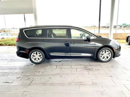 2020 Chrysler Pacifica Touring-L