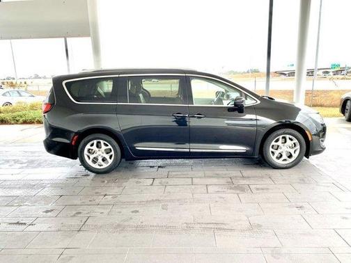 2020 Chrysler Pacifica Touring-L