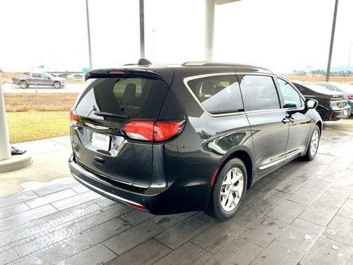 2020 Chrysler Pacifica Touring-L