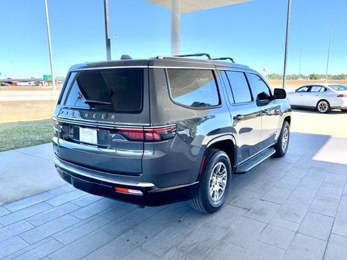 2023 Jeep Wagoneer Base