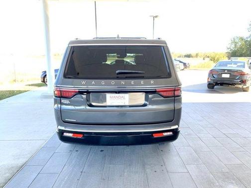 2023 Jeep Wagoneer Base