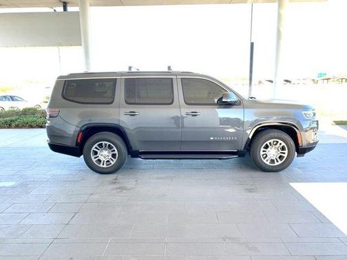 2023 Jeep Wagoneer Base