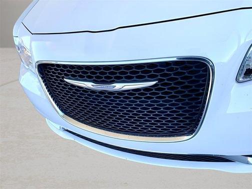 2023 Chrysler 300 Touring