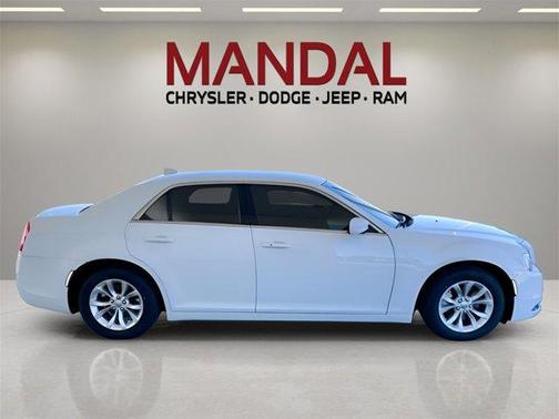 2023 Chrysler 300 Touring