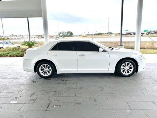 2023 Chrysler 300 Touring