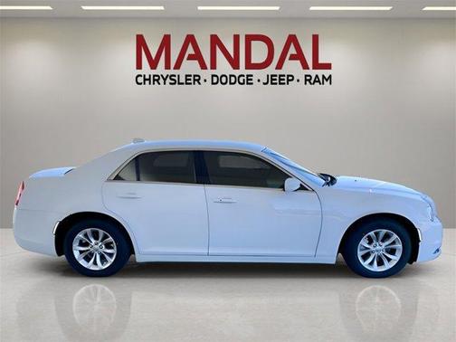 2023 Chrysler 300 Touring