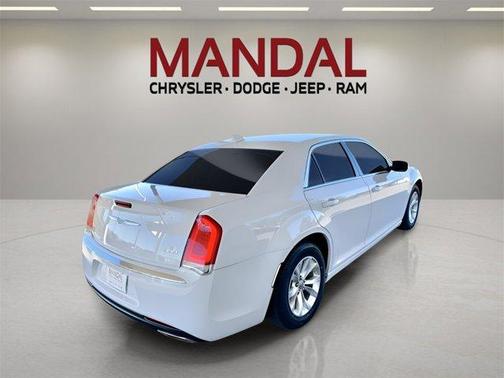 2023 Chrysler 300 Touring