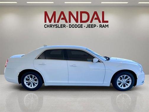 2023 Chrysler 300 Touring