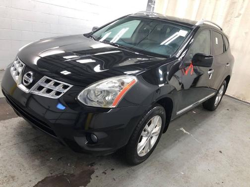 Black 2013 Nissan Rogue SV