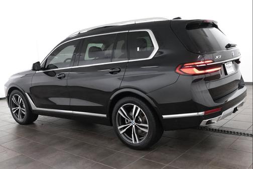 Black Sapphire Metallic 2023 BMW X7 xDrive40i