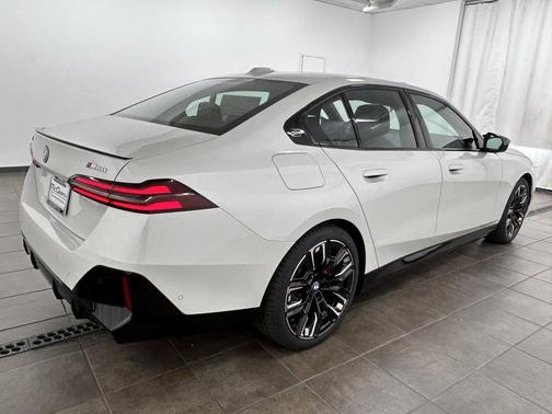 2025 BMW i5 M60