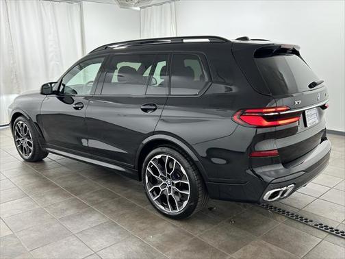 2025 BMW X7 M60i