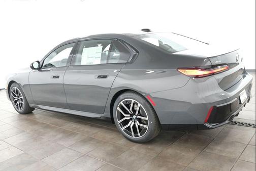 Dravit Grey Metallic 2026 BMW 740 xDrive