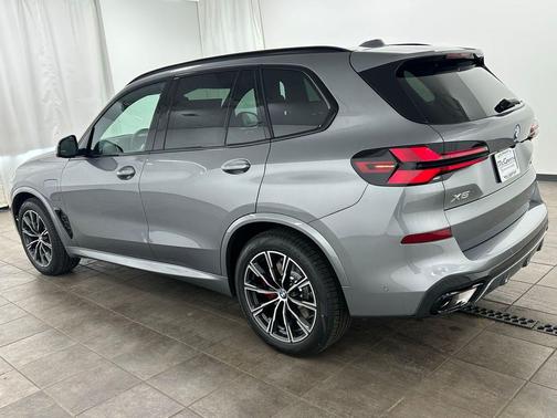 Skyscraper Grey Metallic 2026 BMW X5 PHEV xDrive50e