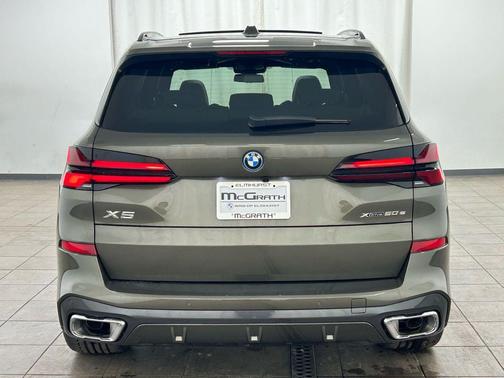 Manhattan Green Metallic 2026 BMW X5 PHEV xDrive50e