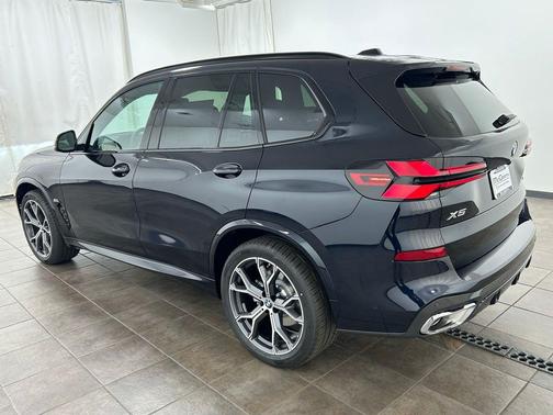 Carbon Black Metallic 2026 BMW X5 xDrive40i