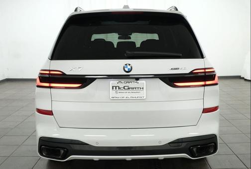 Alpine White 2027 BMW X7 xDrive40i