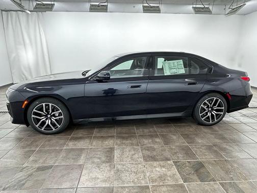 Carbon Black Metallic 2026 BMW 740 xDrive