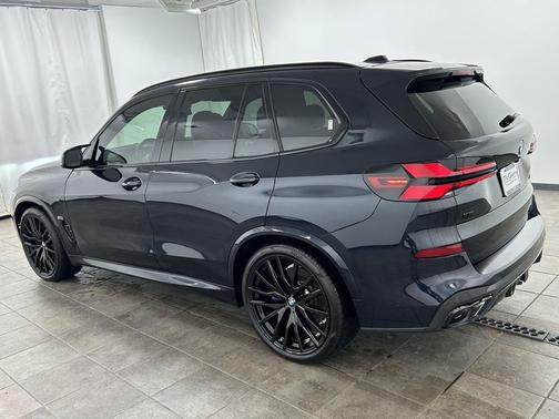 2025 BMW X5 M60i
