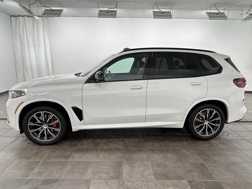 2024 BMW X5 M60i