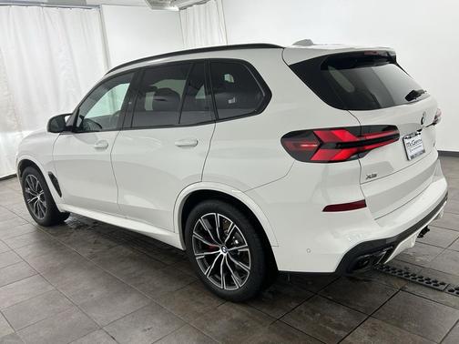 2024 BMW X5 M60i