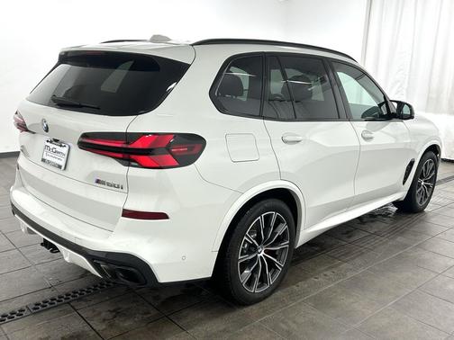 2024 BMW X5 M60i