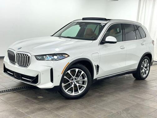 Mineral White Metallic 2026 BMW X5 PHEV xDrive50e