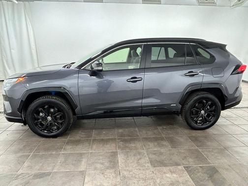 2022 Toyota RAV4 Hybrid SE