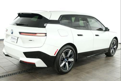 Mineral White Metallic 2023 BMW iX xDrive50